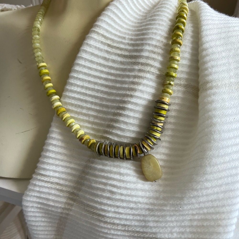 Chico’s costume jewelry necklace